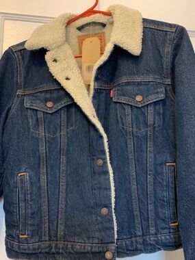 NWT Levi’s sherpa jean jacket